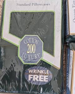 lot 222 image: New Dark Green Queen Cotton Sheet Set