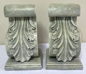 lot 249 image: Beautiful Resin Bookends by SPI