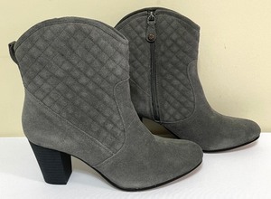 lot 291 image: Isaac Mizrahi Gray Boots