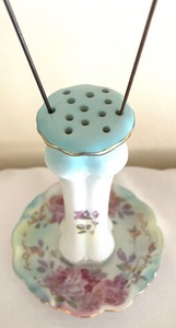 lot 374 image: Vintage Hat Pin Holder with 2 Hat Pins