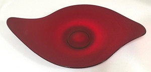 lot 386 image: Radiant Red Decor