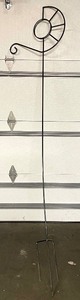 lot 388 image: Variety of Metal Yard Decorative Items