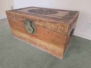 lot 2 image: Vintage Illuminated Oriental Carved Trunk
