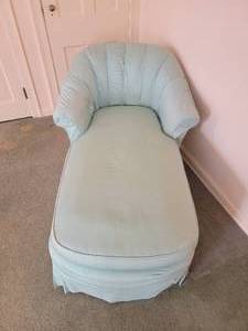 lot 57 image: Vintage Chaise Lounge