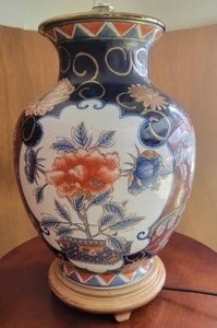 lot 89 image: Vibrant Antique Oriental Painted Vase Lamp