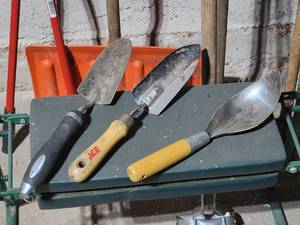 lot 91 image: Green Thumbs Spring Gardening Essentials Kit