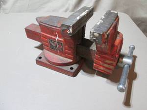 lot 51 image: Antique Milwaukee Swiveling heavy d...