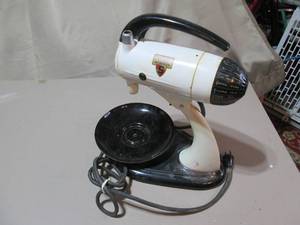 lot 65 image: Sunbeam Mixmaster metal base only...