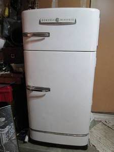 lot 40 image: Antique General Electric refrigerat...