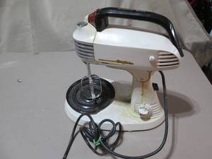 lot 70 image: Betty Crocker Sponsored metal base ...