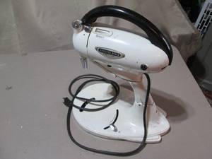 lot 72 image: Hamilton Beach metal stand mixer. n...