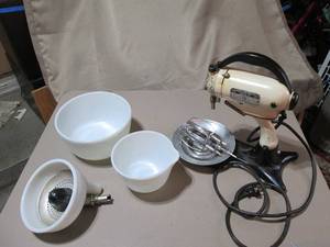 lot 73 image: Hamilton Beach model D stand mixer ...
