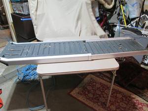 lot 79 image: Expandable Pet ramp with grip style...