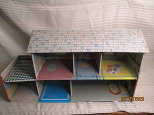 lot 200 image: Metal doll house...