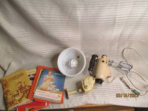 lot 219 image: Antique Metal Sunbeam table-mounted...