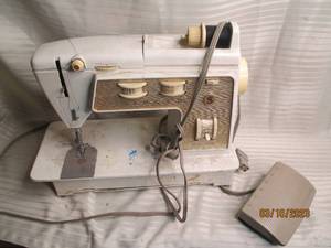 lot 226 image: Singer sewing machine with foot ped...