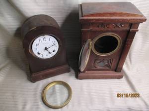 lot 236 image: New Haven Wood mantle clock and unb...