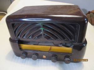 lot 258 image: Wards Airline countertop radio...