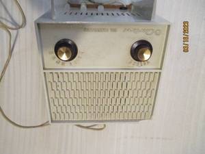 lot 260 image: Wards Airline cube style radio...