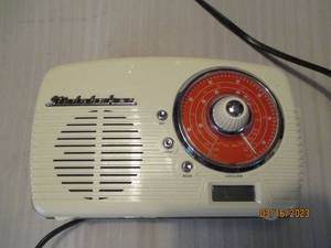 lot 263 image: Studebaker radio with a digital clo...
