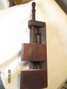 lot 274 image: Large sized wooden vice with top ha...