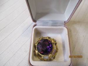 lot 306 image: Crown like ladies broach holding a ...