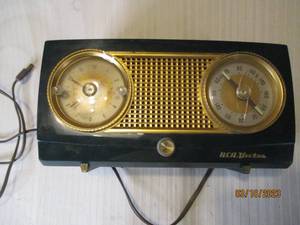 lot 318 image: Deep green RCA Victor antique clock...