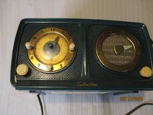 lot 319 image: Silvertone branded Dark green antiq...