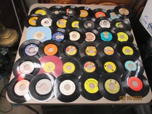 lot 112 image: Lol Of of 45 vinyl records, see pic...