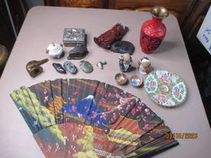 lot 117 image: Decorative items, stones and an Ori...