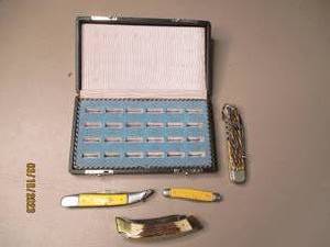lot 126 image: Antique ring display box housing a ...