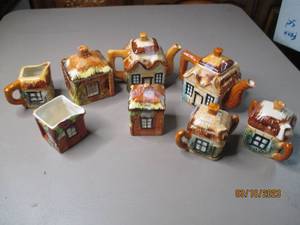 lot 128 image: Cottage Ware serving pieces and mug...
