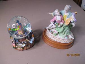 lot 136 image: Disneys Peter Pan Snow globe and v...