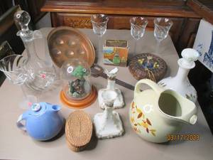 lot 165 image: Lot of decorative glassware, vases ...