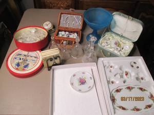 lot 174 image: Lot of miniature tea serving ware...