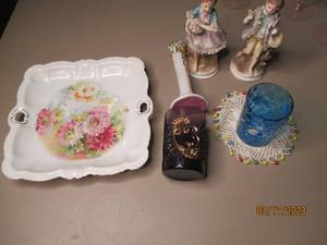 lot 185 image: Glassware and 2 figures...