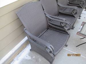 lot 9 image: Set of 4 woven patio chairs and 2 e...