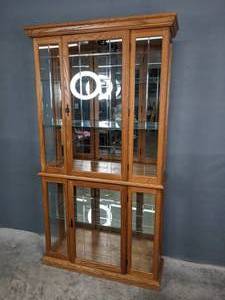 Gorgeous Pulaski Wood and Glass China Cabinet Hutch X