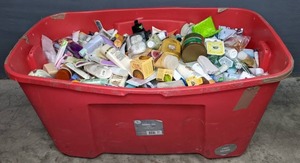 Huge Tote Filled with Hair & Skin Care Products  Dr. Teals, Nexxus, Suave, VO5, Aussie Miracle, QTips, Tresemme, and More  X