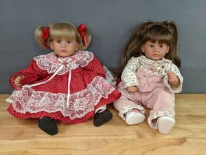 Pair of Vintage Pat Secrist V-T Dolls 1991 X