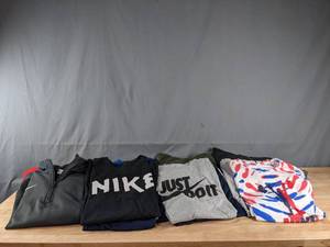 Assorted Sizes in Mens Nike Tops K
