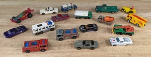 17-Piece Lot of Vintage and Modern Die Cast Cars (Hot Wheels and Others)  K