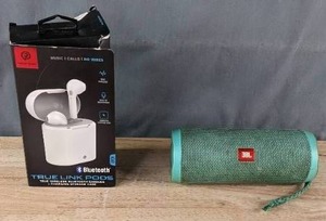 JBL Flip 4 Portable Speaker and True Link Pods K