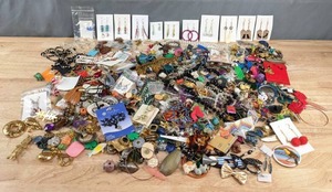 Large Collection of Costume and Beaded Jewelry Earrings, PinsBrooches, Necklaces, Bracelets and More K
