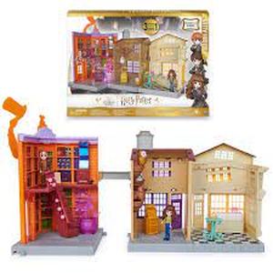 lot 10 image: Wizarding World Harry Potter Magical Minis 3-in-1 Diagon Alley Playset