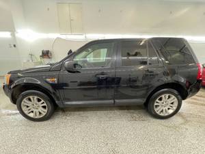 lot 4C image: 2008 Land Rover LR2 SE - AWD - 2 OWNERS