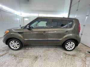 lot 11B image: 2013 Kia Soul  - 2 OWNERS