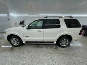 lot 13 image: 2007 Ford Explorer Limited - 4X4