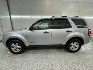 lot 11Z image: 2008 Ford Escape XLT - 4X4 - 2 OWNERS