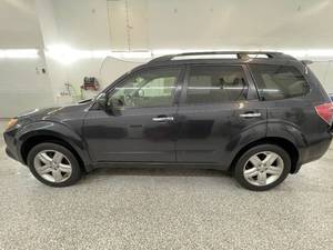 lot 4Z image: 2009 Subaru Forester 2.5 X Premium - Manual - AWD